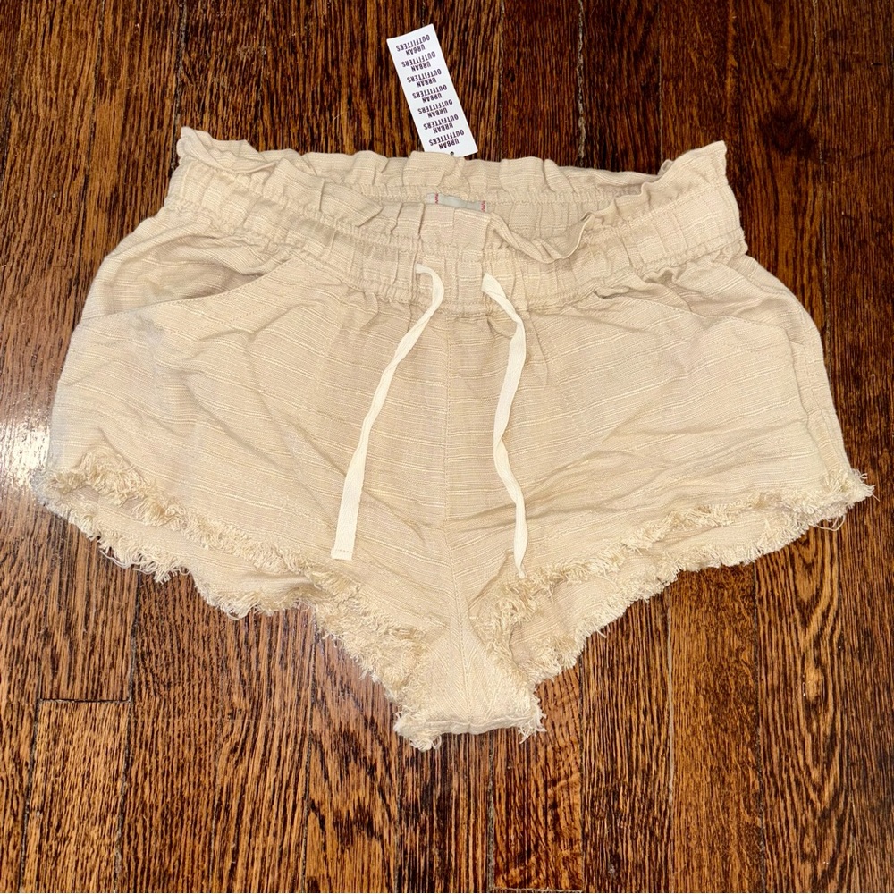 BDG Urban outfitters Beige Frayed Shorts NWT size L
